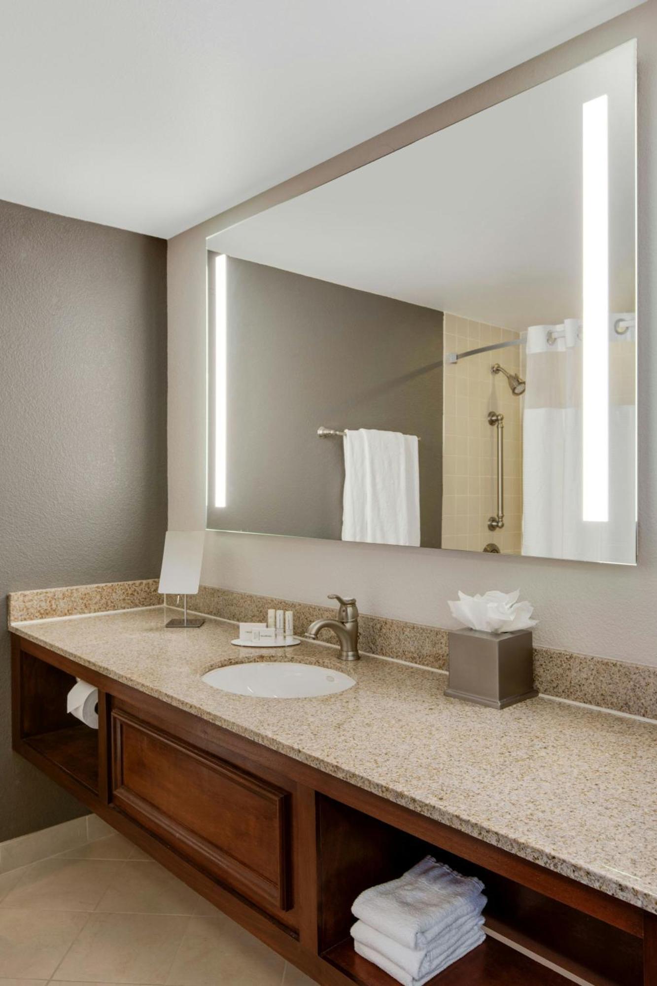 Hotel Courtyard By Marriott Boston Logan Airport Extérieur photo