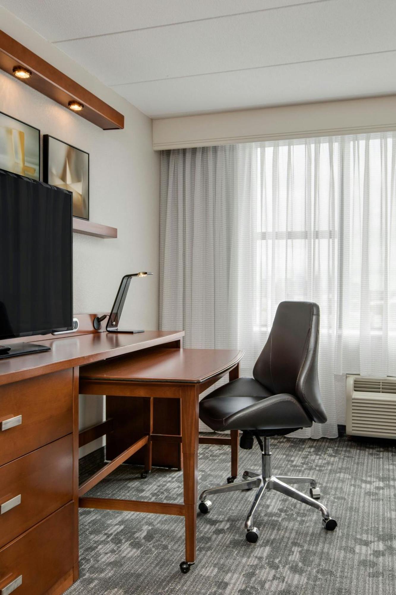 Hotel Courtyard By Marriott Boston Logan Airport Extérieur photo