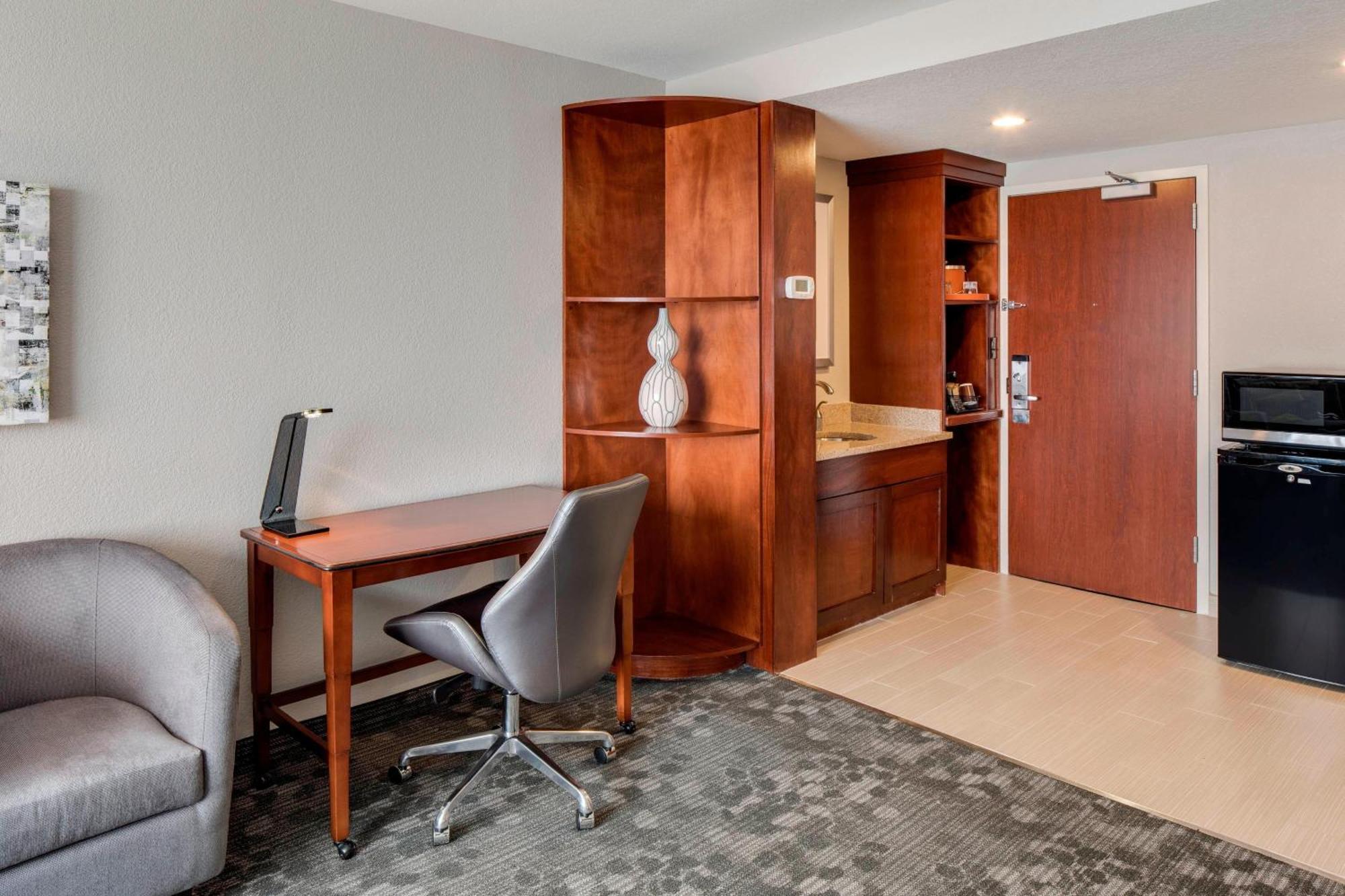 Hotel Courtyard By Marriott Boston Logan Airport Extérieur photo