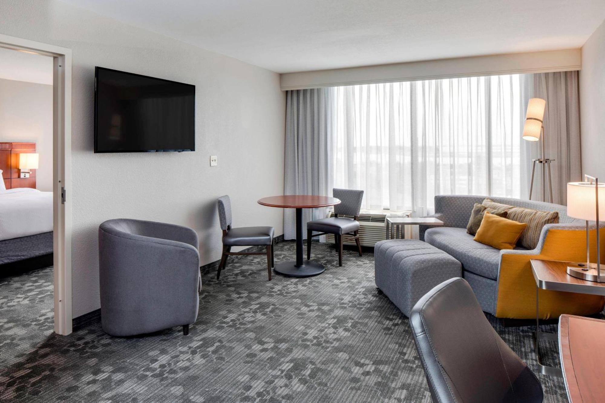 Hotel Courtyard By Marriott Boston Logan Airport Extérieur photo